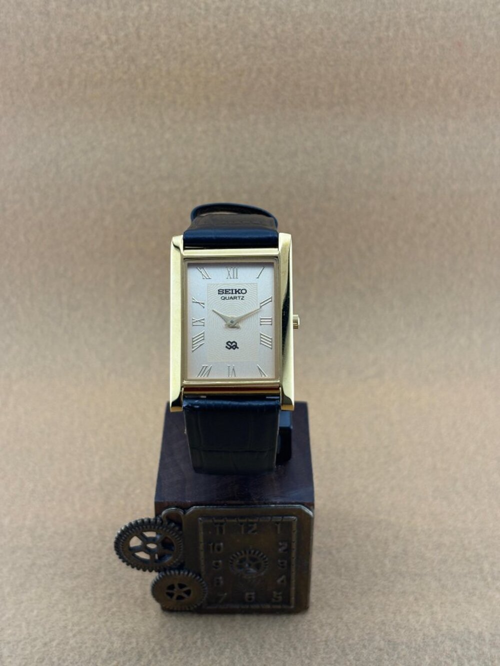 Gold DIAL GOLD CASE VINTAGE Seiko Vintage slim men's Watch